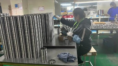 角接觸球軸承C和AC通用嗎？性能區(qū)別有哪些？