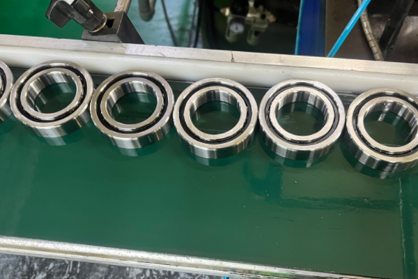 雕銑機(jī)主軸軸承多少錢一套？